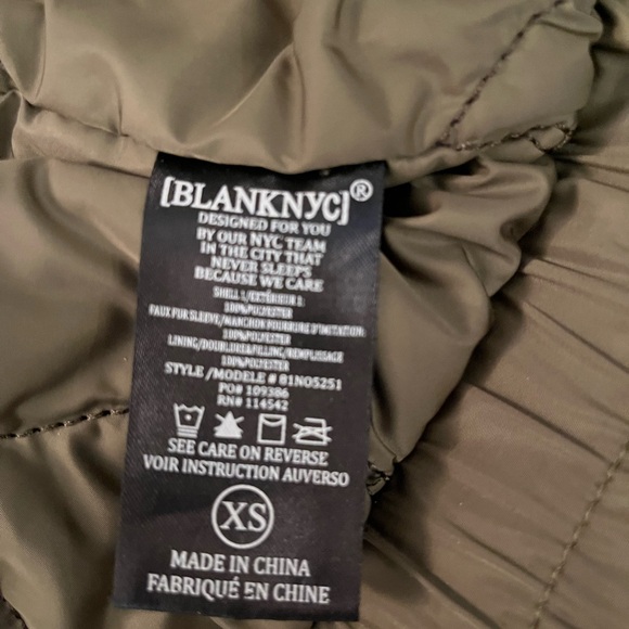 Coolest bomber jacket. From BlankNYC size XS would fit a small. Very warm - Picture 4 of 5